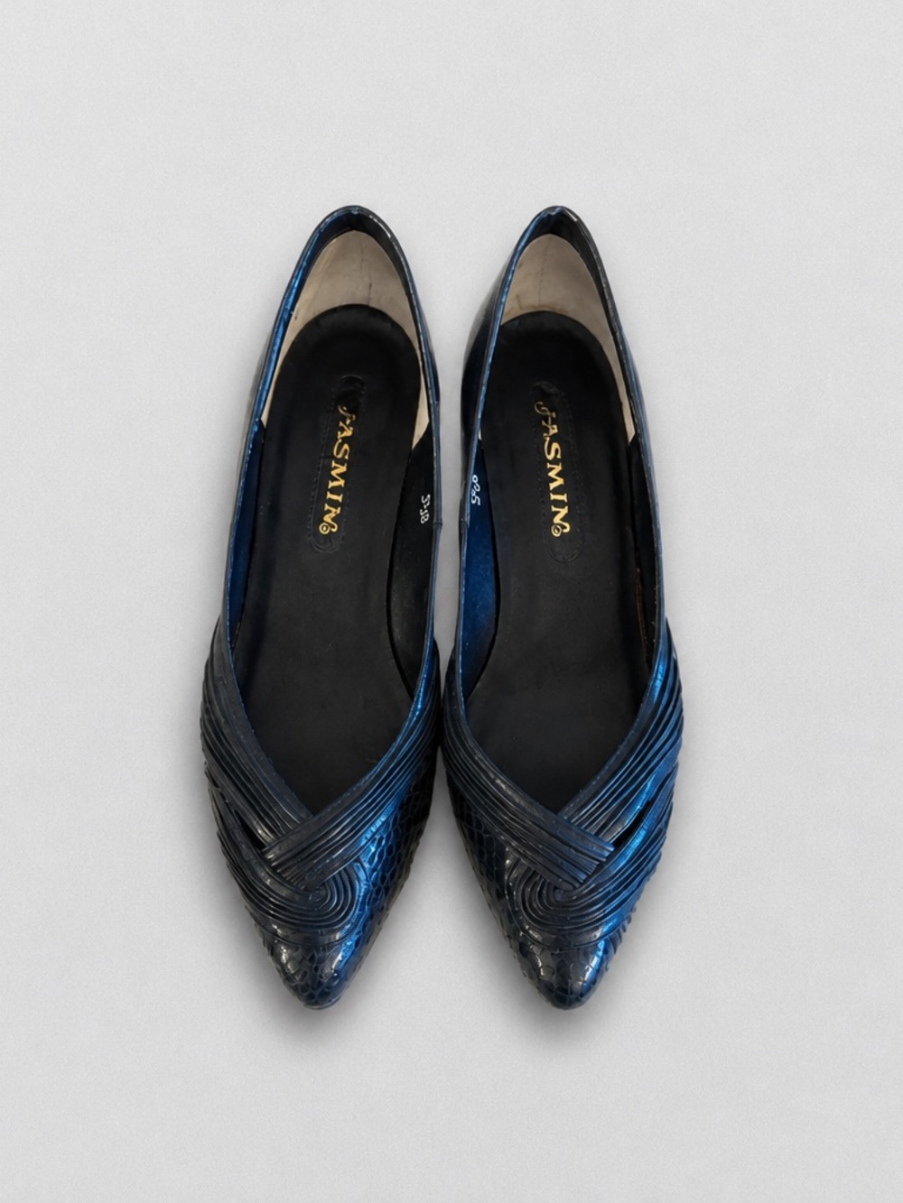 Jasmin Vintage Women’s Navy Pointed-Toe Heels with Textured Upper - 5 1/2B